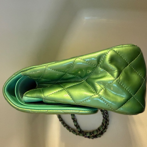 Chanel Timeless Classique Patent Leather handbag - Picture 4 of 5